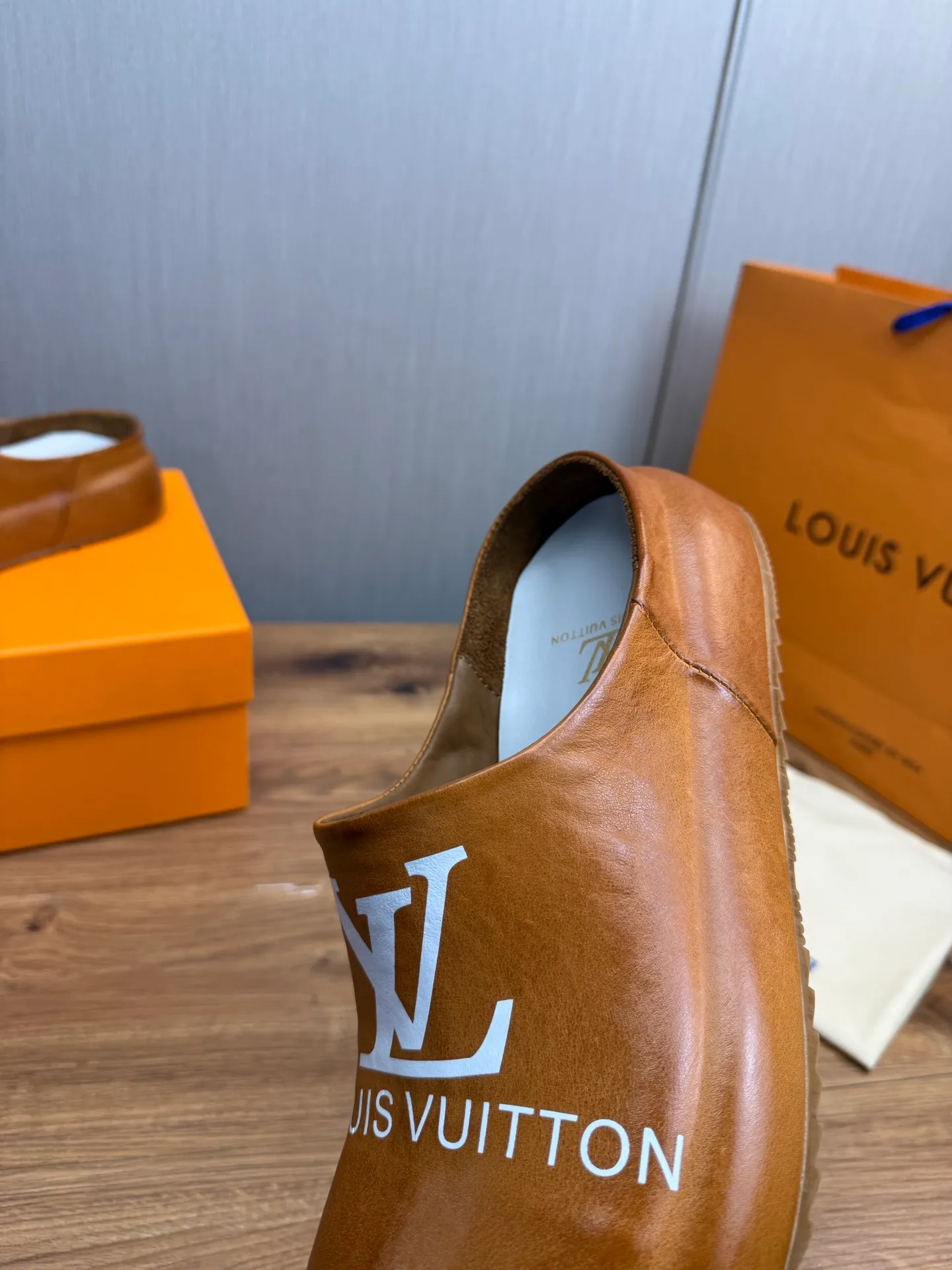 Men's shoes 💰480💰 Lv men's slippers 🩴38-45 size 45 46 🉑️Customized! Full leather slippers: cowhide on the outside, sheepskin on the inside ✅Original outsole⬆️